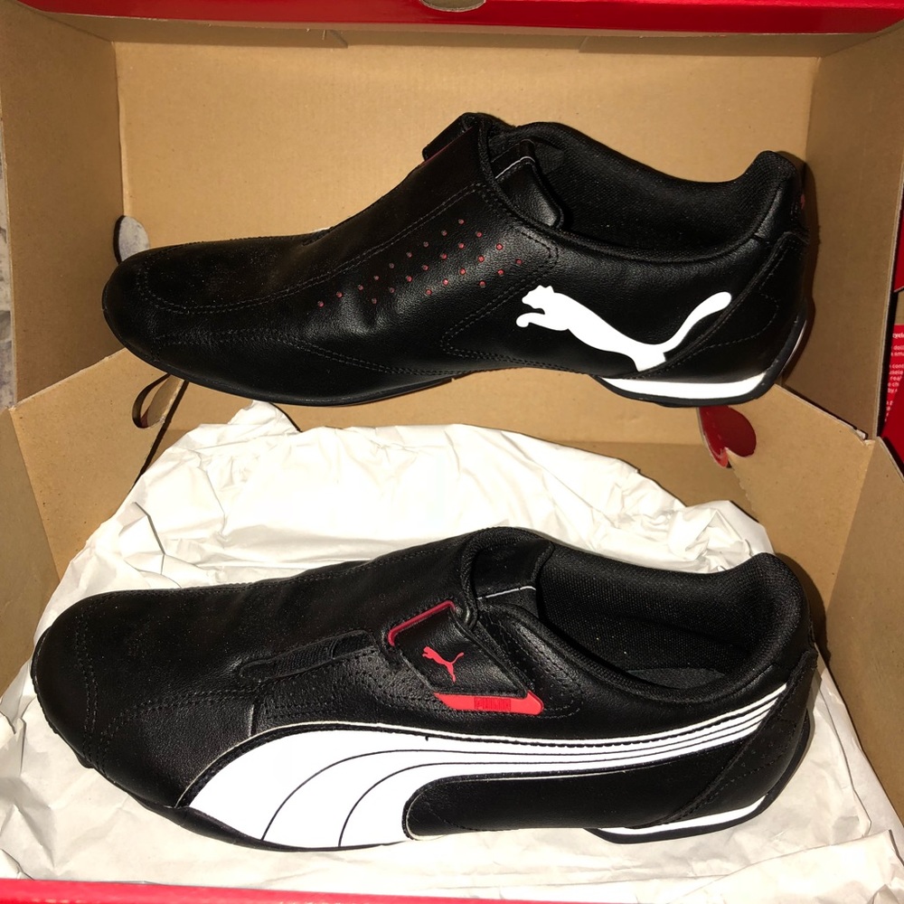 Black leather puma sneakers
